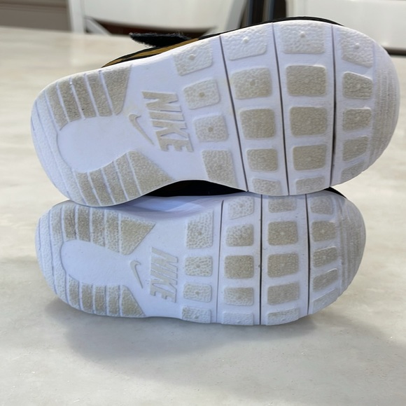 Toddler Nike Sneakers - Picture 4 of 5
